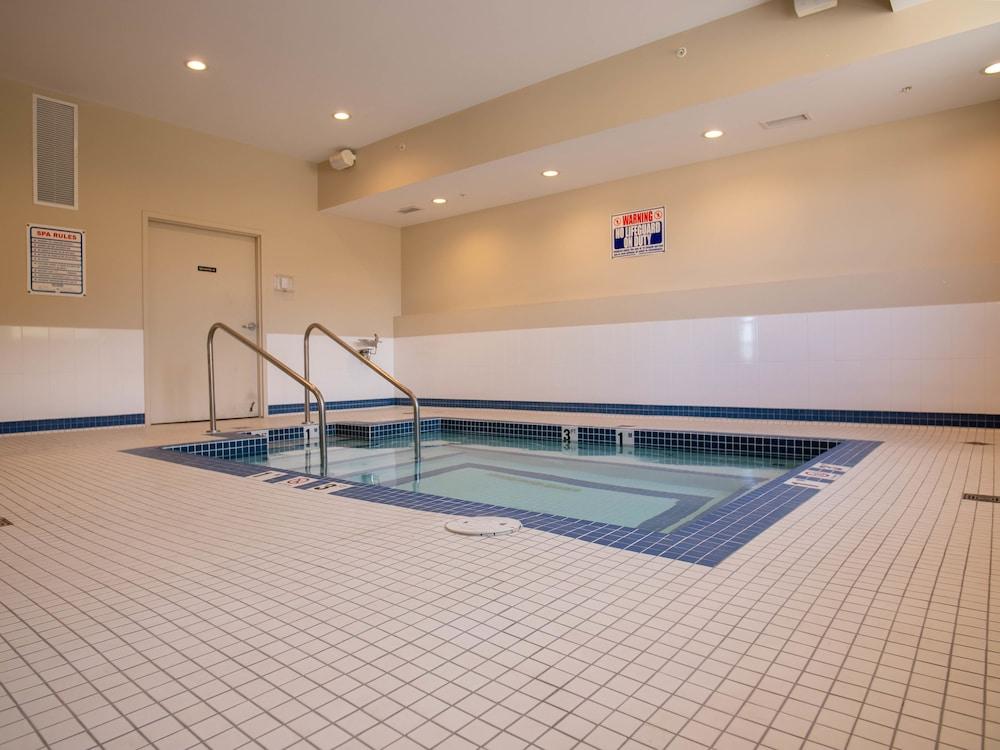 Отель Super 8 By Wyndham Kamloops On The Hill Экстерьер фото