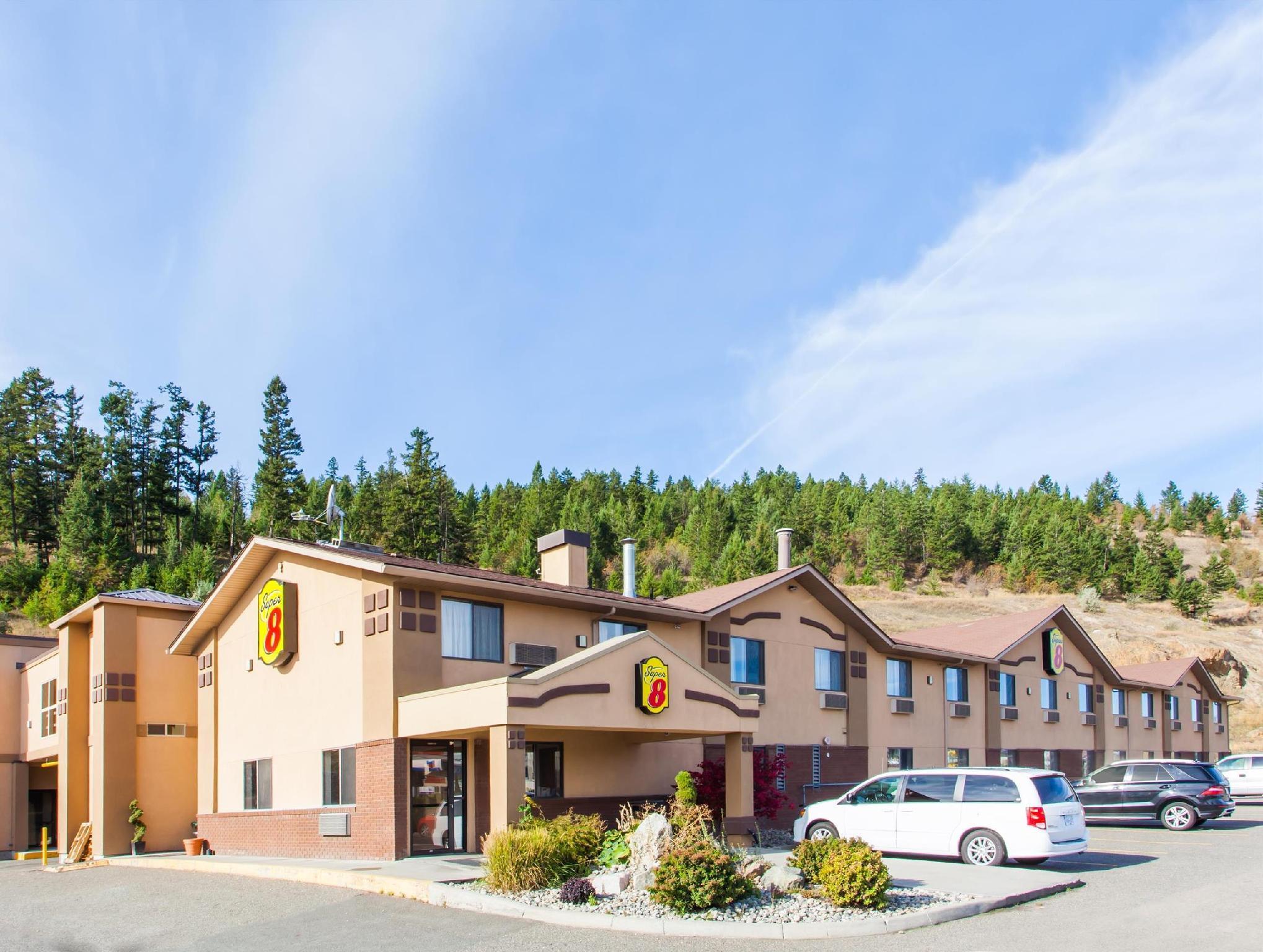 Отель Super 8 By Wyndham Kamloops On The Hill Экстерьер фото