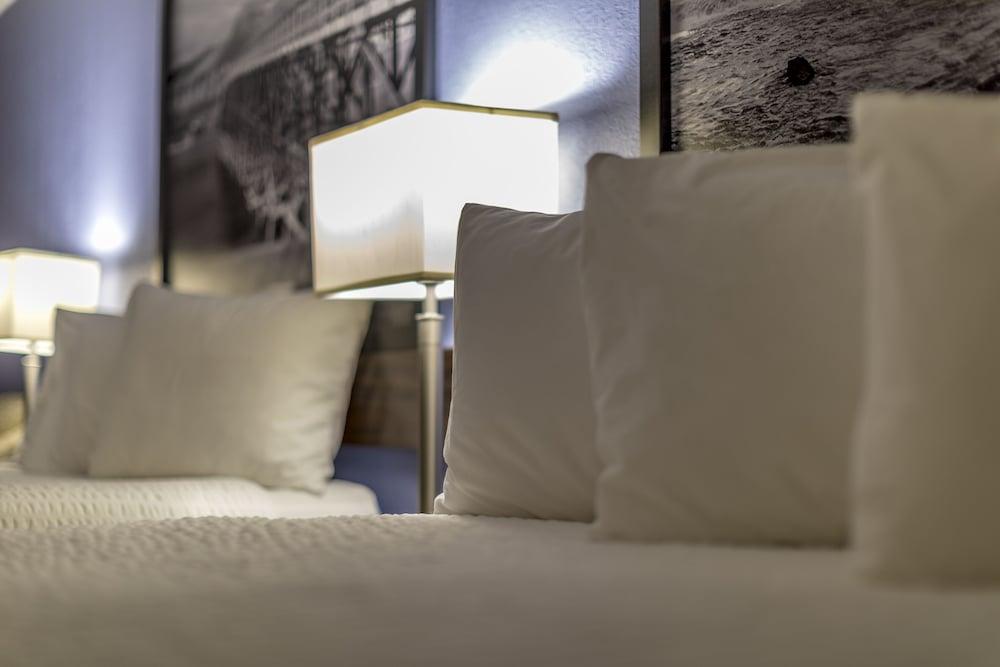 Отель Super 8 By Wyndham Kamloops On The Hill Экстерьер фото