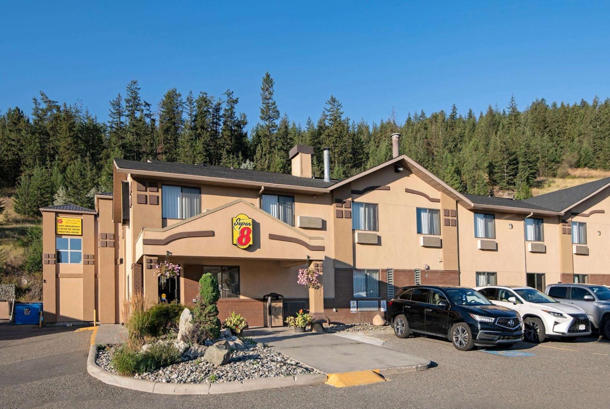 Отель Super 8 By Wyndham Kamloops On The Hill Экстерьер фото