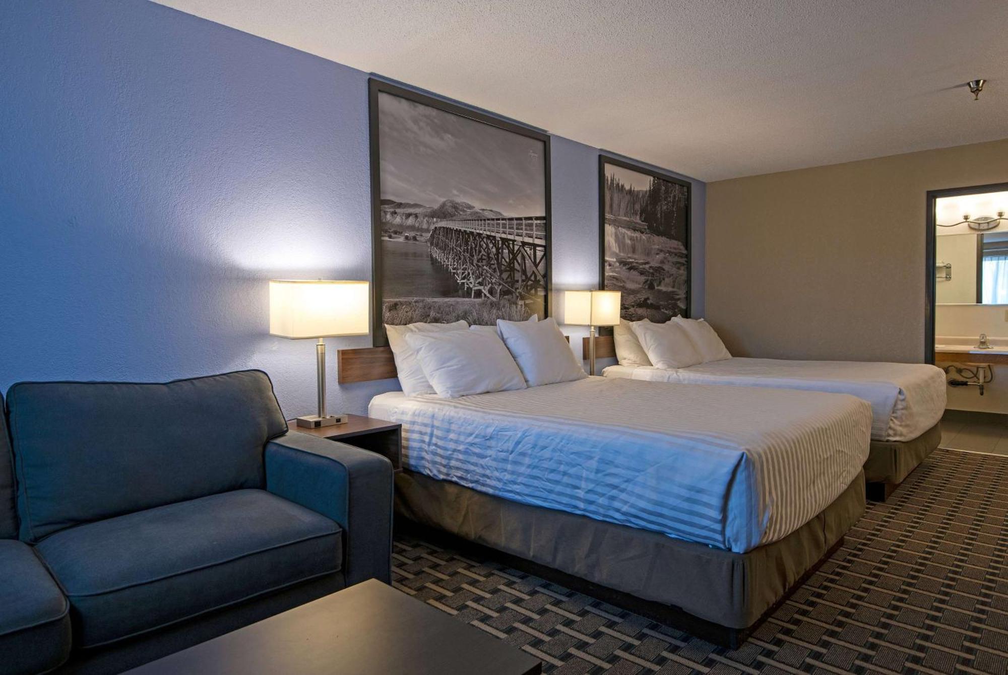 Отель Super 8 By Wyndham Kamloops On The Hill Экстерьер фото